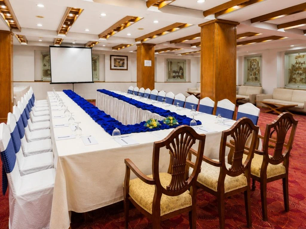 Crown Plaza photo 2